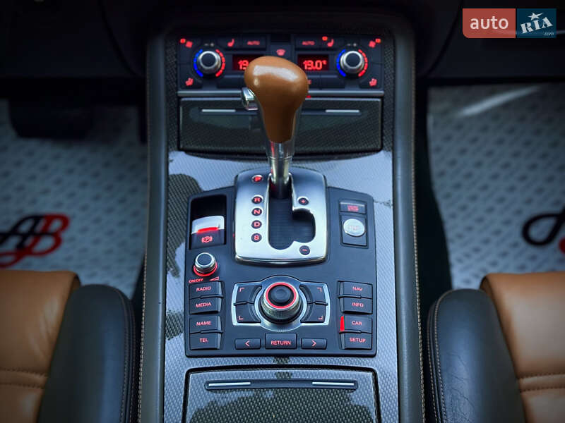 Седан Audi S8 2010 в Одесі