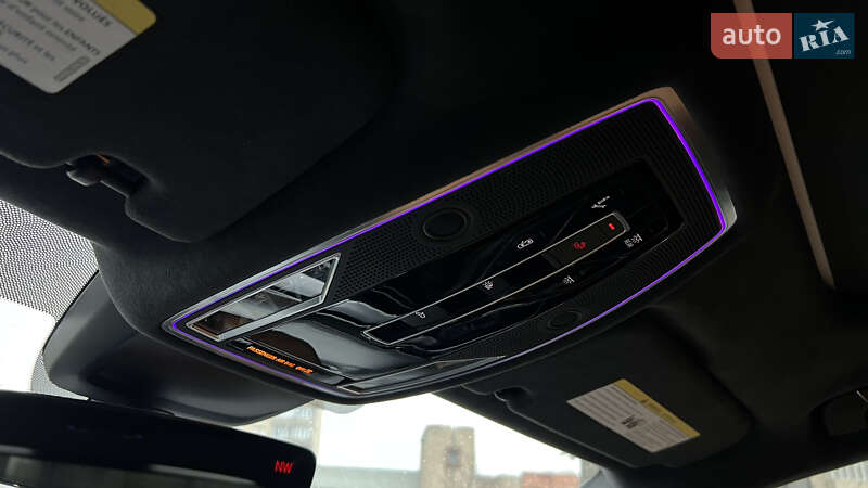 Седан Audi S8 2023 в Львові