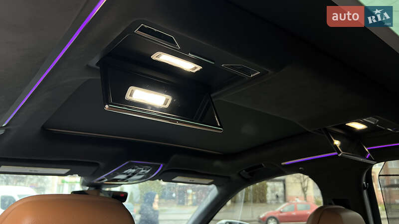 Седан Audi S8 2023 в Львові