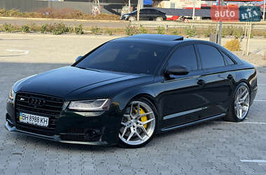 Седан Audi S8 2014 в Ужгороде
