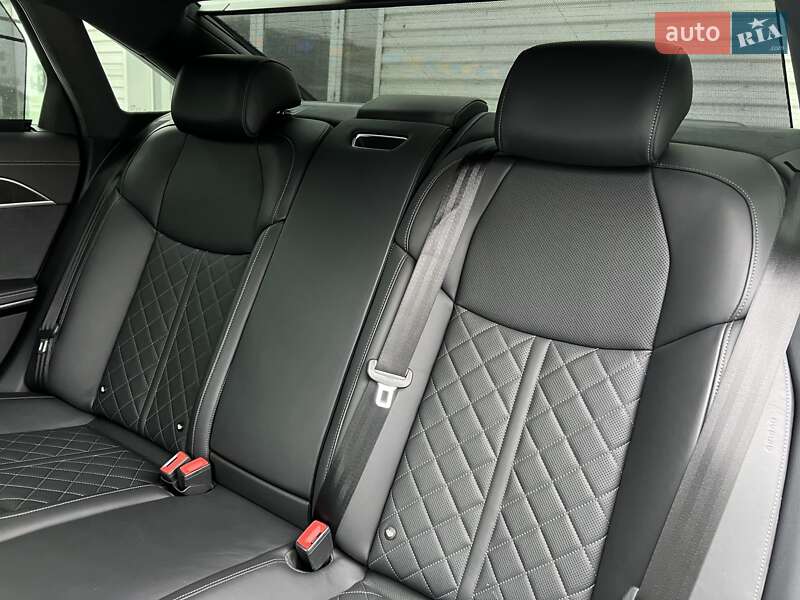 Седан Audi S8 2022 в Киеве