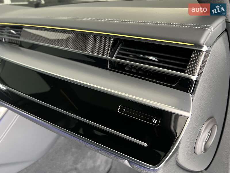 Седан Audi S8 2022 в Киеве