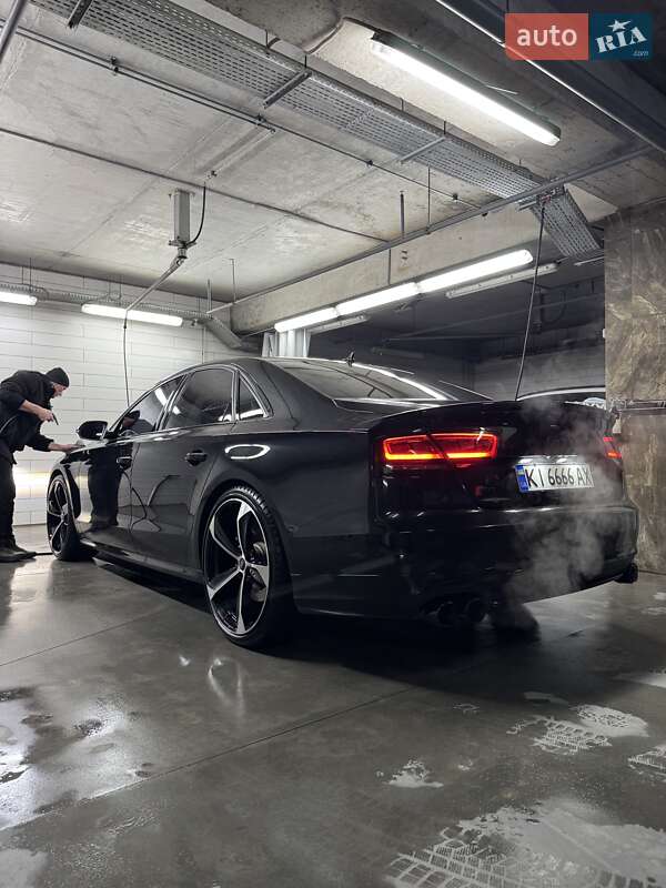 Audi S8 2012