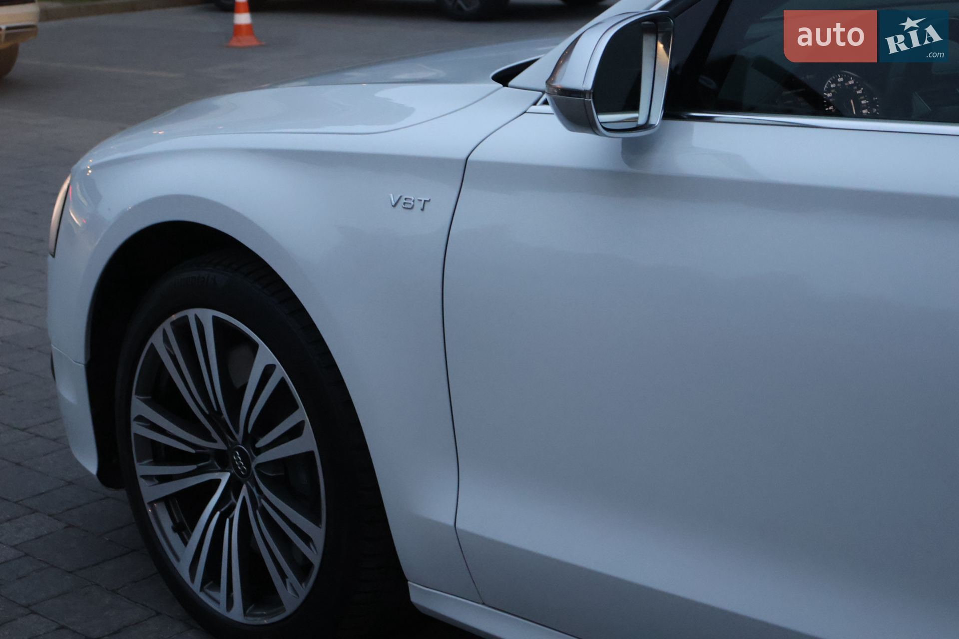 2013 Audi S8 - мініатюра 3