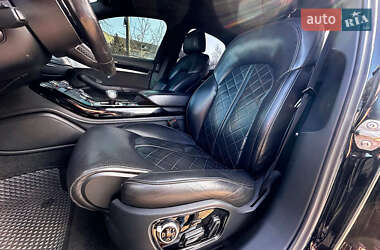 Седан Audi S8 2013 в Виннице