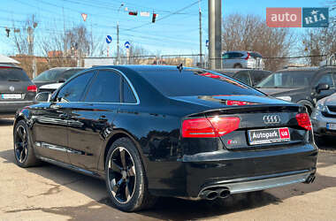 Седан Audi S8 2013 в Виннице