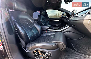 Седан Audi S8 2013 в Виннице