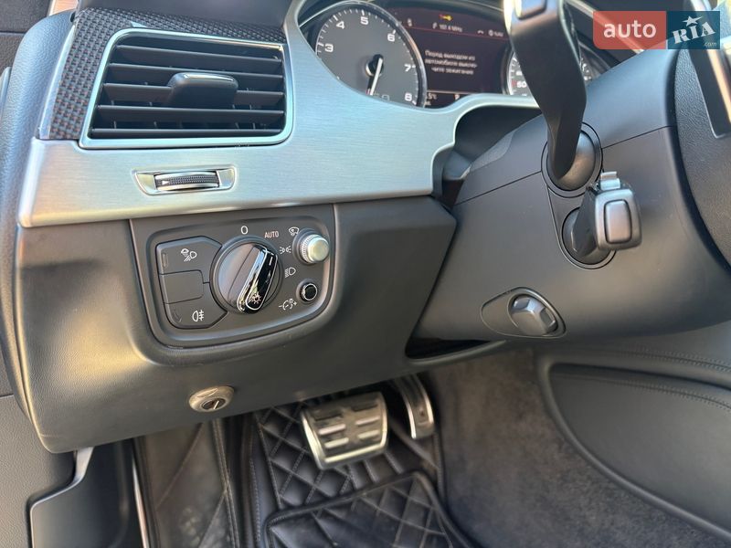 Седан Audi S8 2017 в Киеве