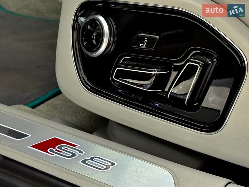 Седан Audi S8 2016 в Николаеве