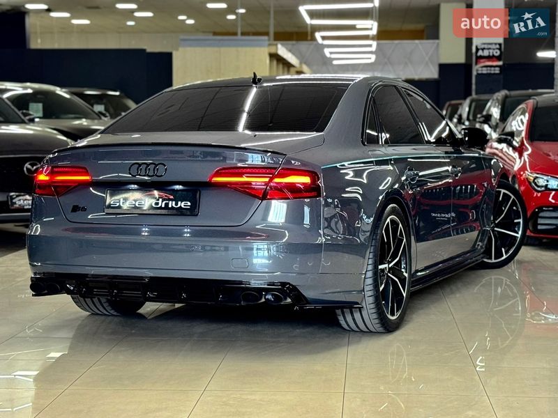 Седан Audi S8 2016 в Николаеве