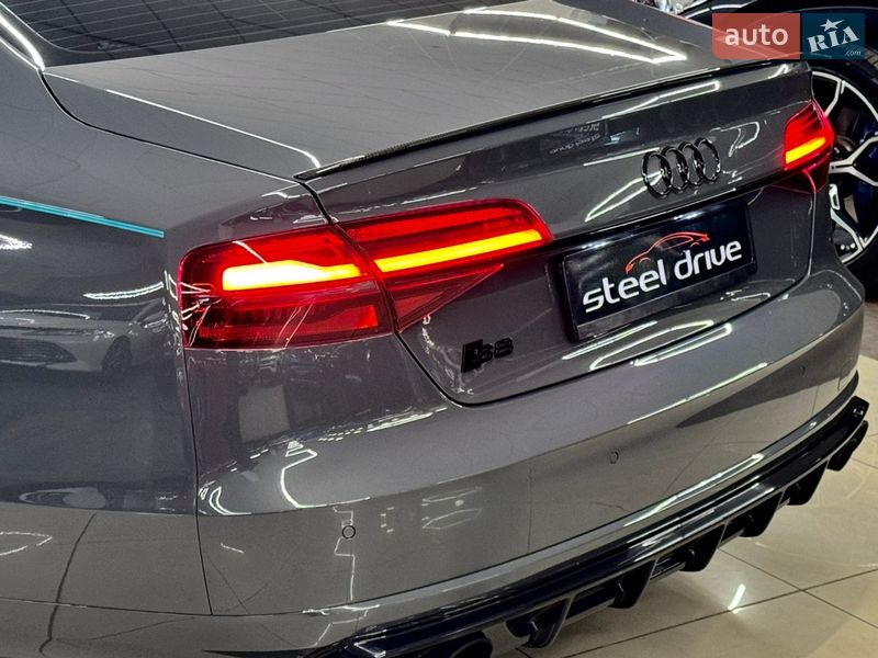 Седан Audi S8 2016 в Николаеве