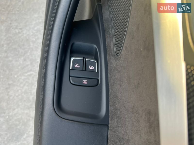 Седан Audi S8 2012 в Киеве фото 46 Седан Audi S8 2012 в Киеве