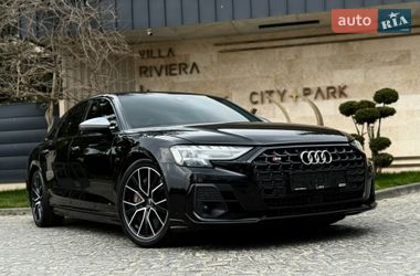 Седан Audi S8 2022 в Львове