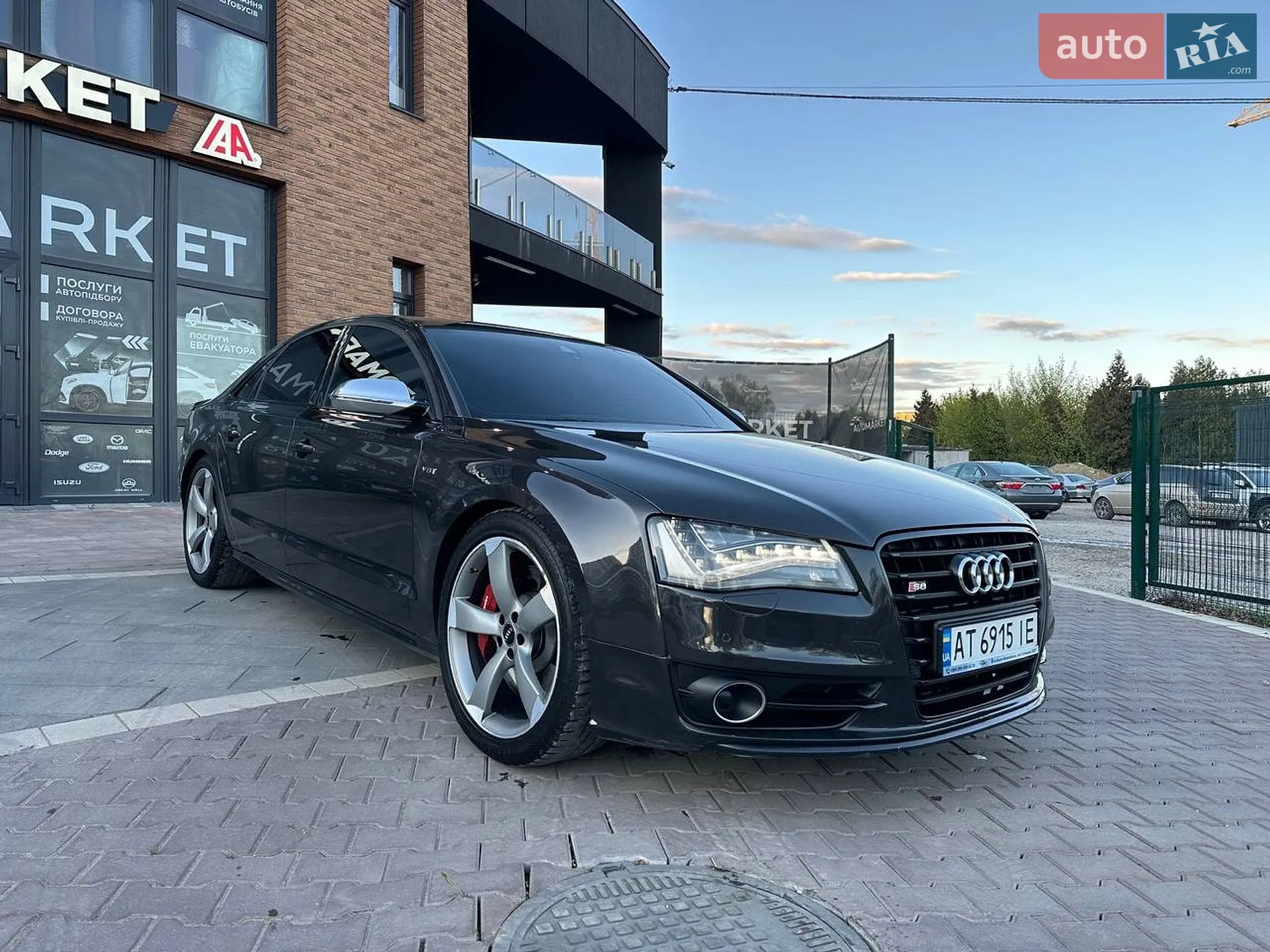 2013 Audi S8 - мініатюра 3
