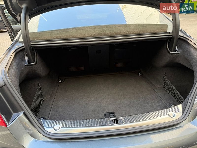 Седан Audi S8 2012 в Киеве