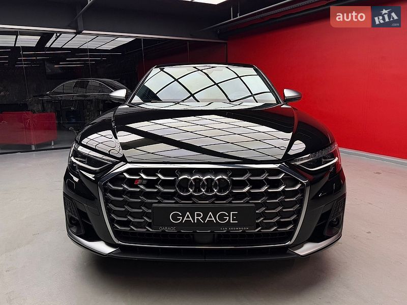 Седан Audi S8 2023 в Києві