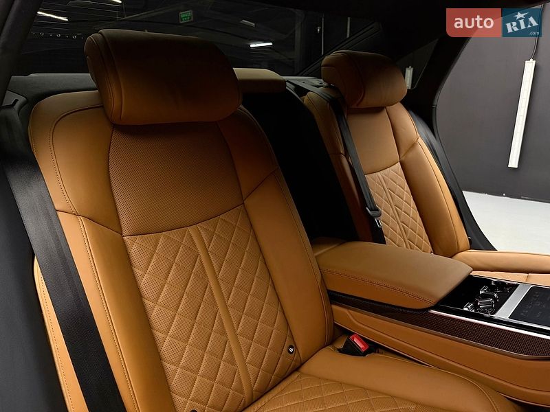 Седан Audi S8 2023 в Києві