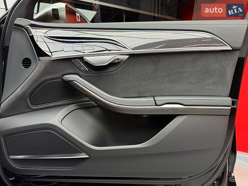 Седан Audi S8 2023 в Києві