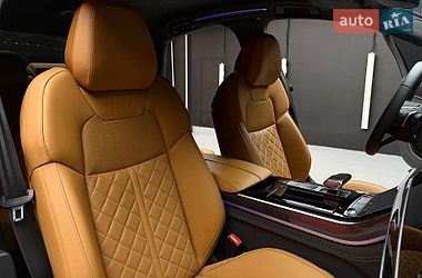 Седан Audi S8 2023 в Києві