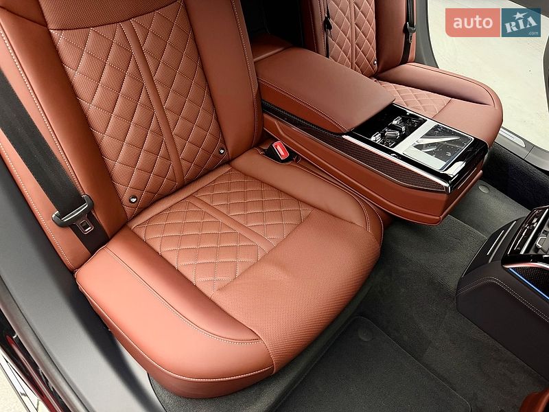 Седан Audi S8 2026 в Киеве