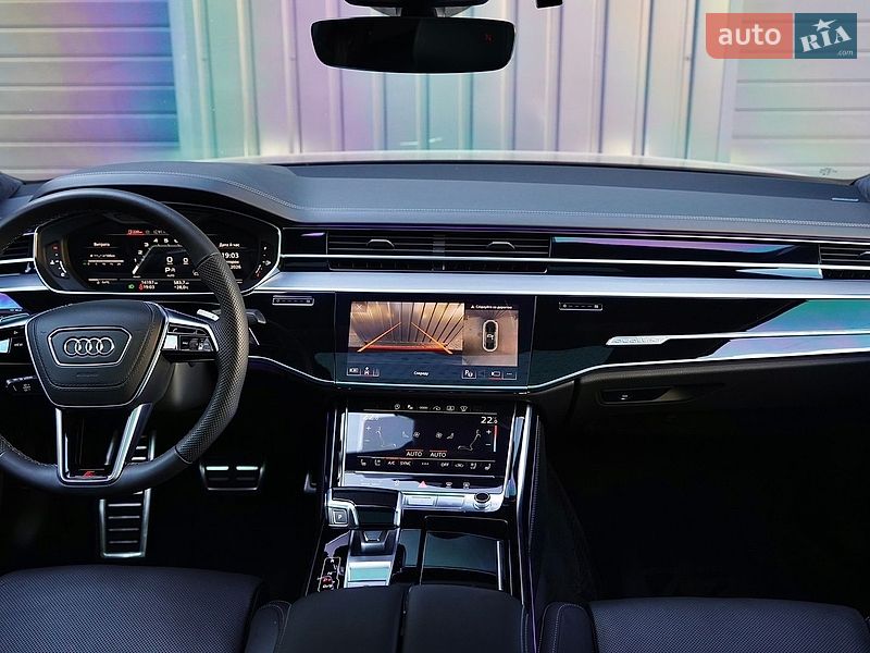 Седан Audi S8 2024 в Львове
