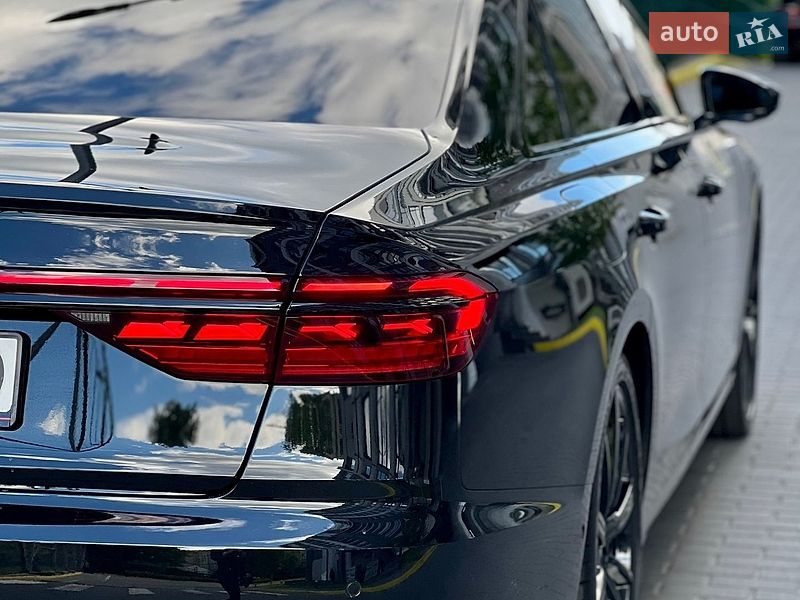 Седан Audi S8 2023 в Днепре