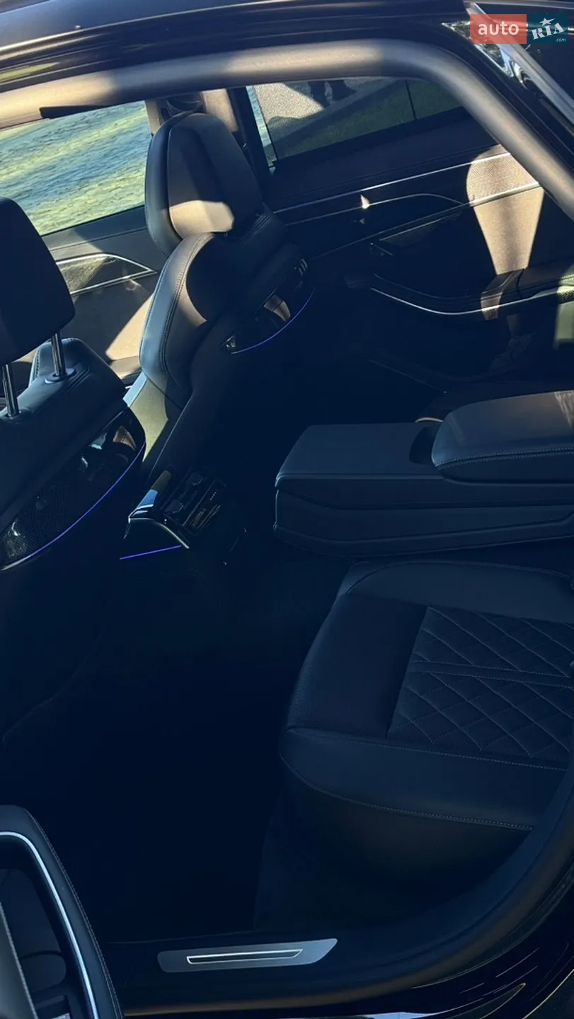 2022 Audi S8 - мініатюра 12