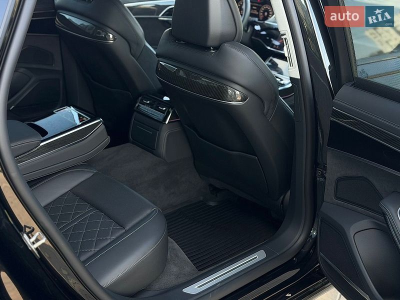 Седан Audi S8 2022 в Хмельницком