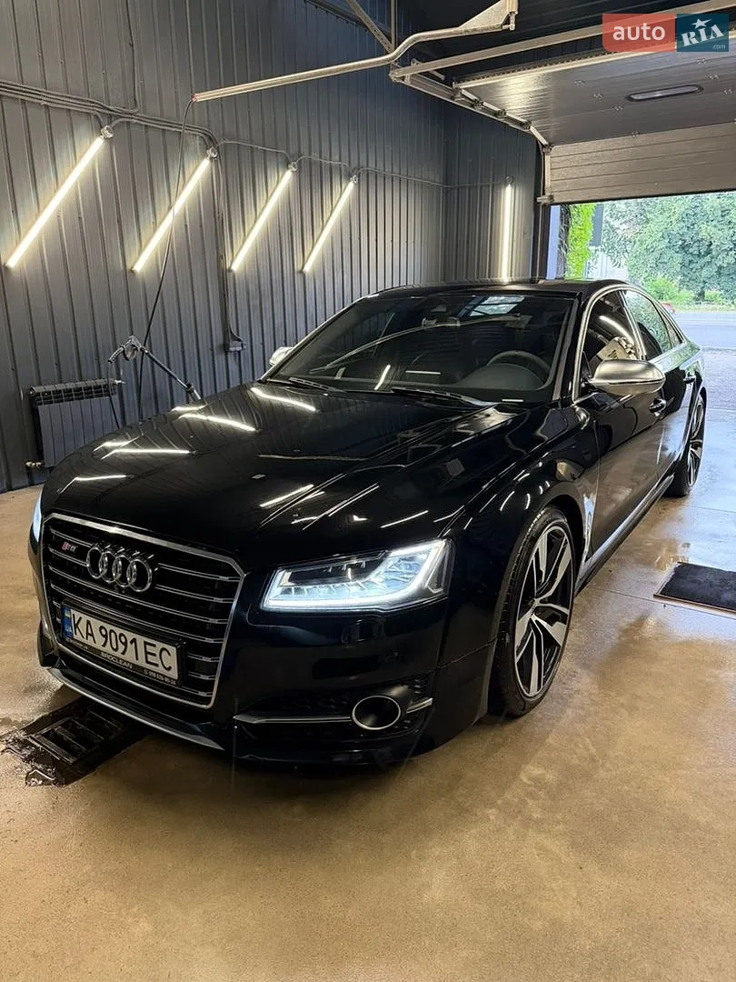 Audi S8 2013