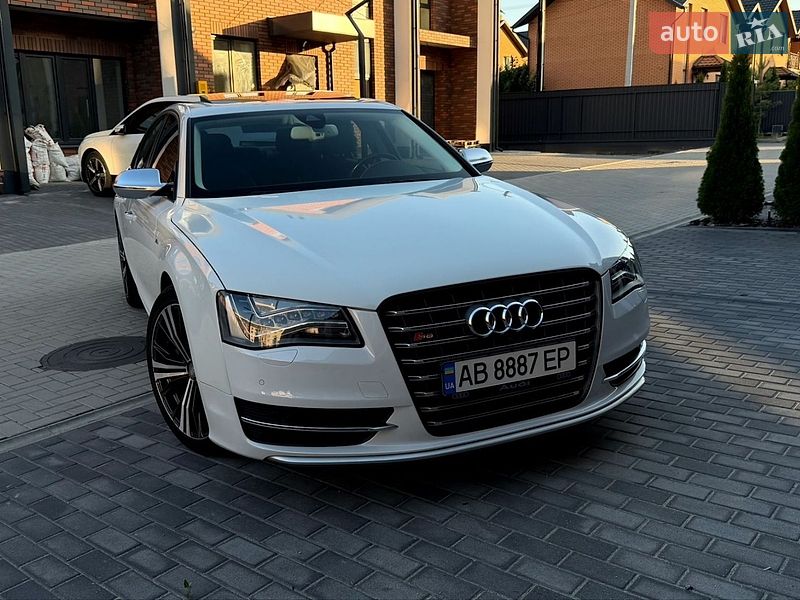 Седан Audi S8 2014 в Вінниці