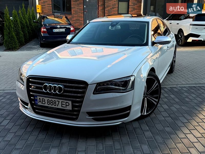 Седан Audi S8 2014 в Вінниці