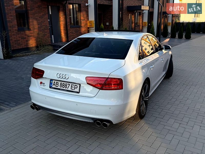 Седан Audi S8 2014 в Вінниці