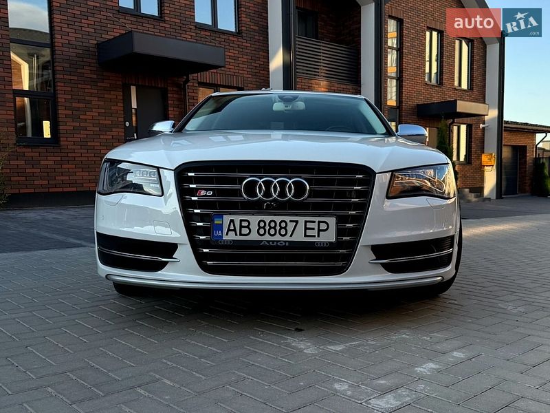 Седан Audi S8 2014 в Вінниці
