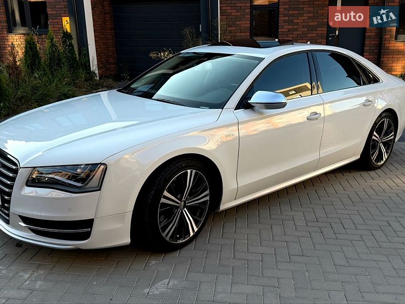 Седан Audi S8 2014 в Вінниці