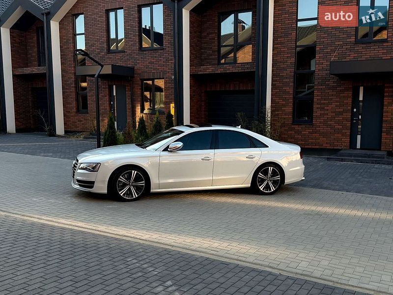 Седан Audi S8 2014 в Вінниці