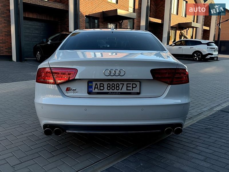 Седан Audi S8 2014 в Вінниці