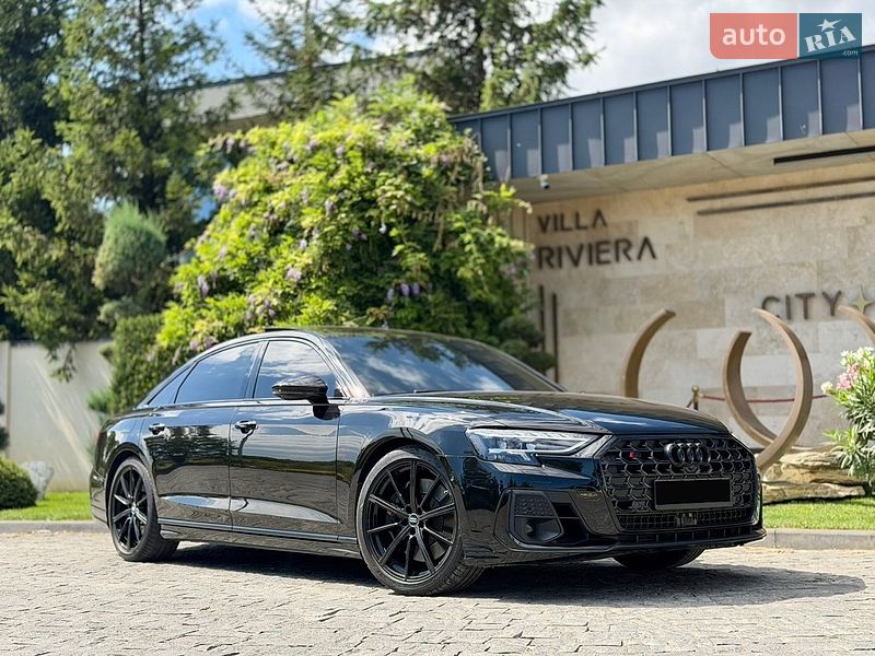 Седан Audi S8 2024 в Львове