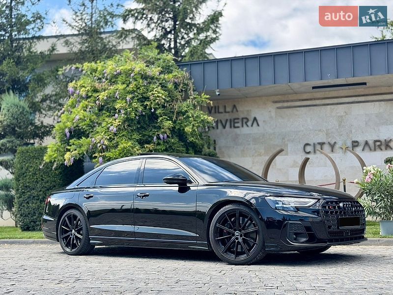 Седан Audi S8 2024 в Львове