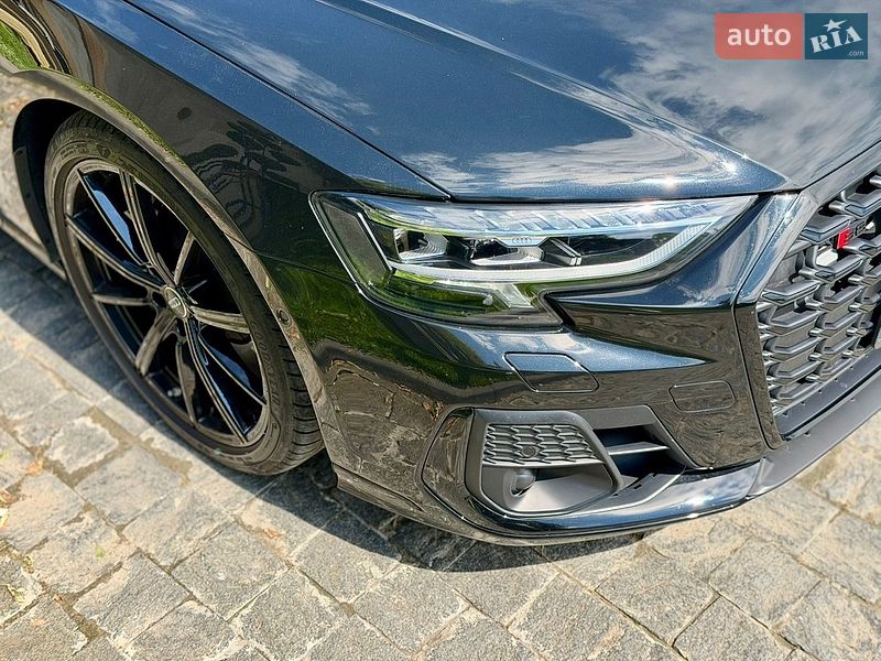 Седан Audi S8 2024 в Львове