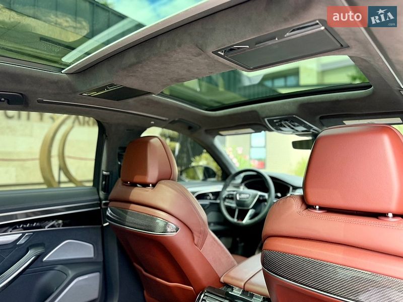 Седан Audi S8 2024 в Львове