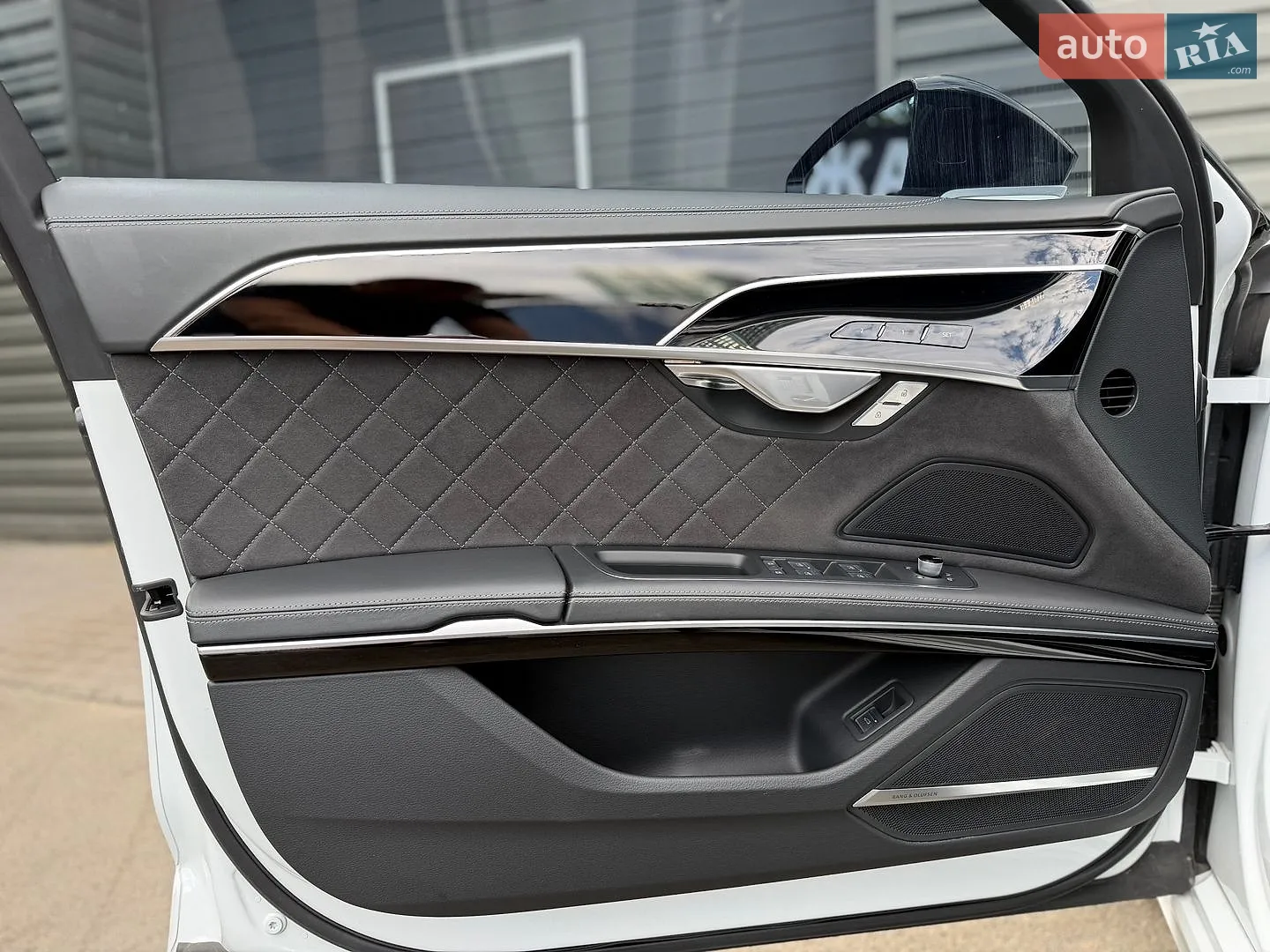 2023 Audi S8 - мініатюра 32