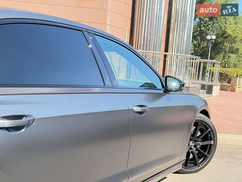 Седан Audi S8 2023 в Києві