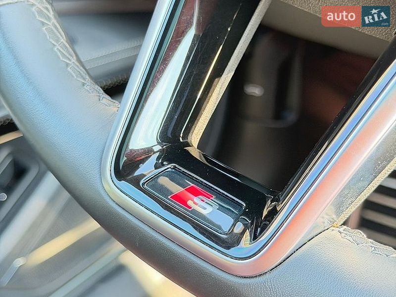 Седан Audi S8 2023 в Києві