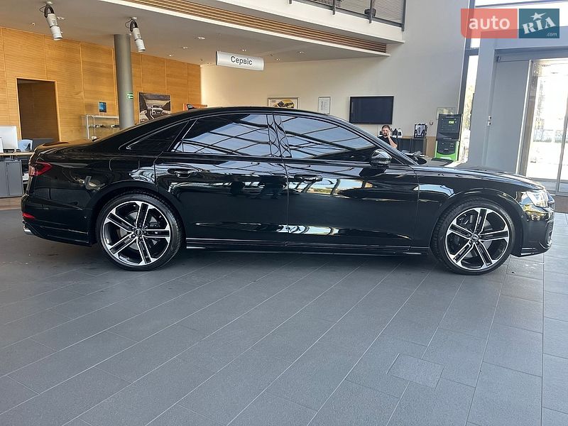 Седан Audi S8 2026 в Дніпрі