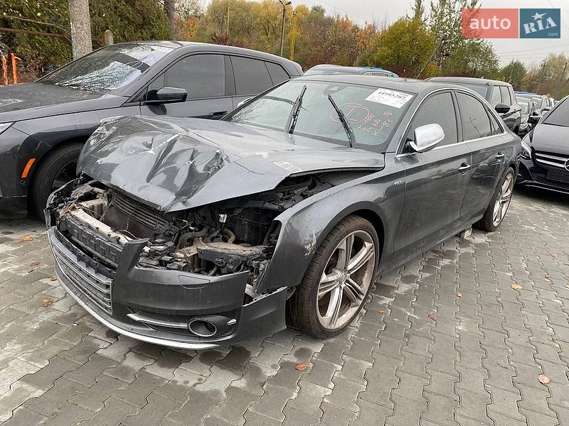 Audi S8 2013