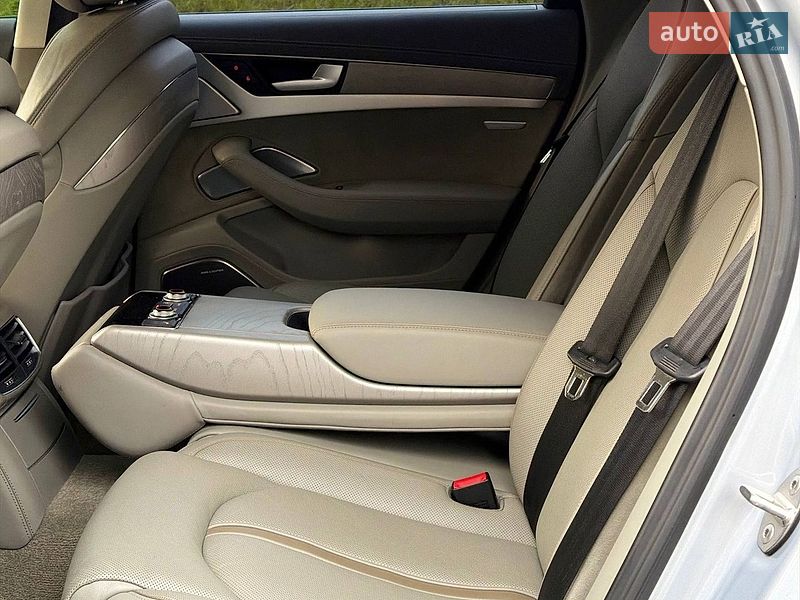 Седан Audi S8 2015 в Києві