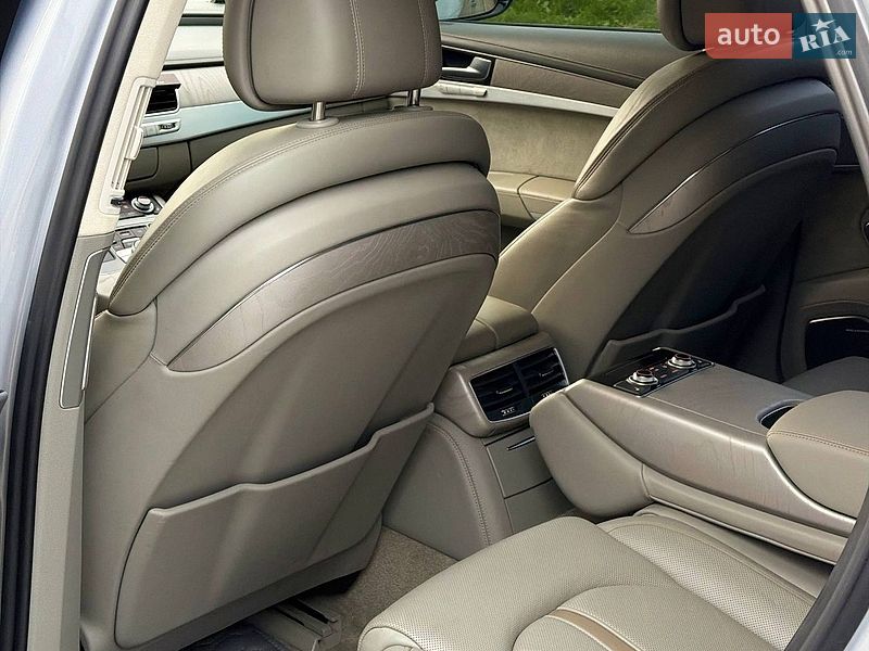Седан Audi S8 2015 в Києві