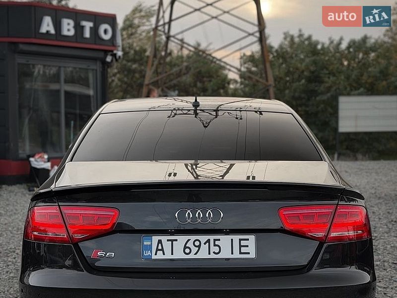 Седан Audi S8 2013 в Дніпрі