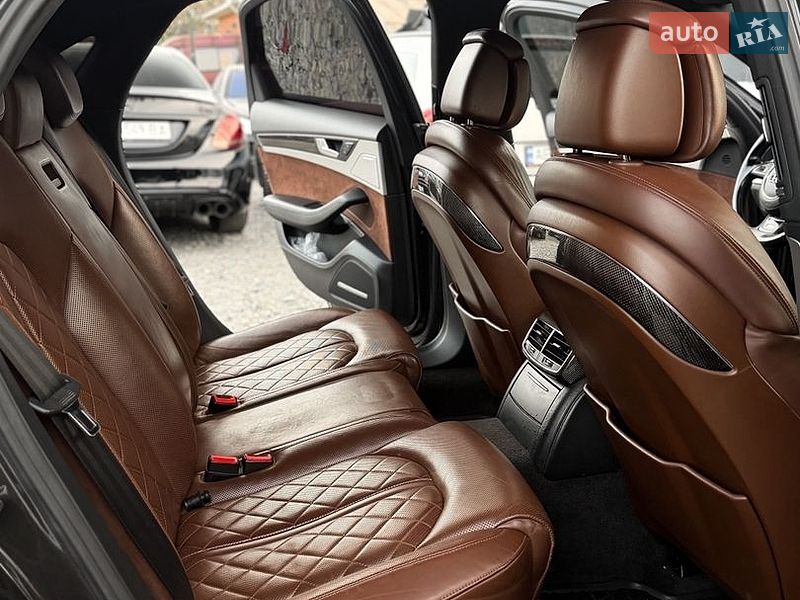 Седан Audi S8 2013 в Дніпрі