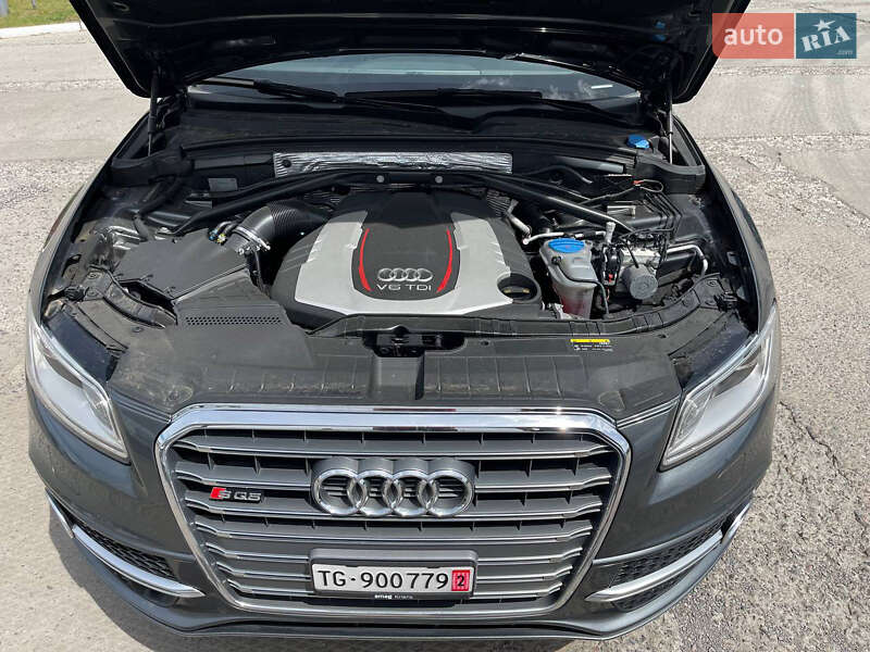 Внедорожник / Кроссовер Audi SQ5 2016 в Ужгороде